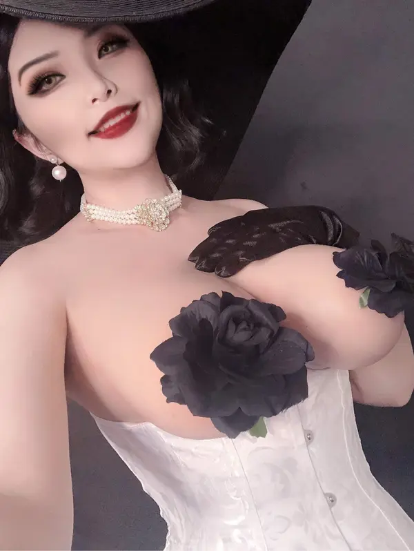 Hana Bunny - NO.061 Lady Dimitrescu 10